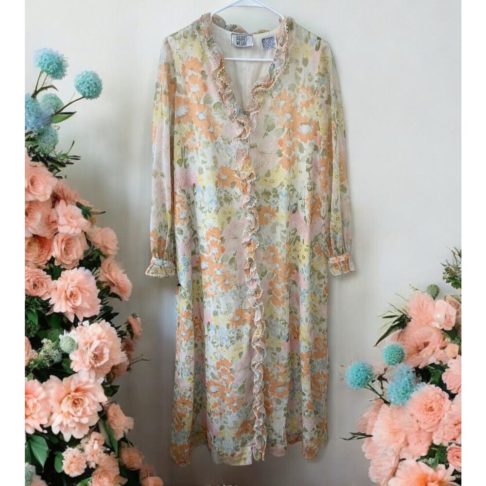 Vintage BULLOCKS WILSHIRE Peach Green Blue‎ Floral Robe Size M? Snaps Delicate